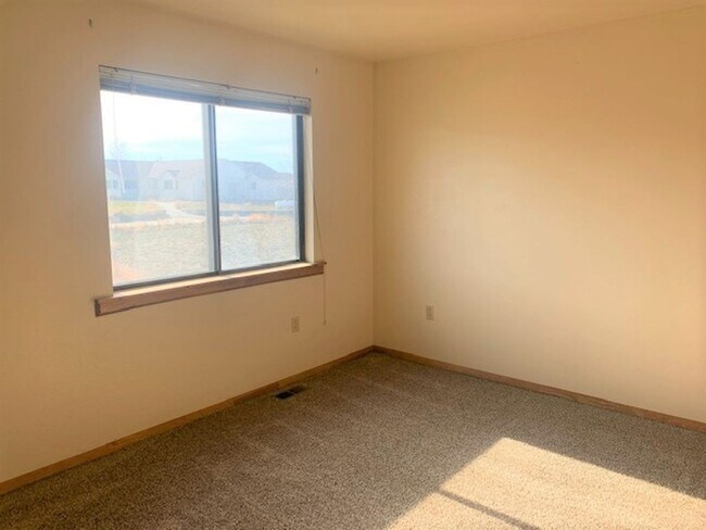 200 Spring Creek Pkwy in Spring Creek, NV - Building Photo - Building Photo