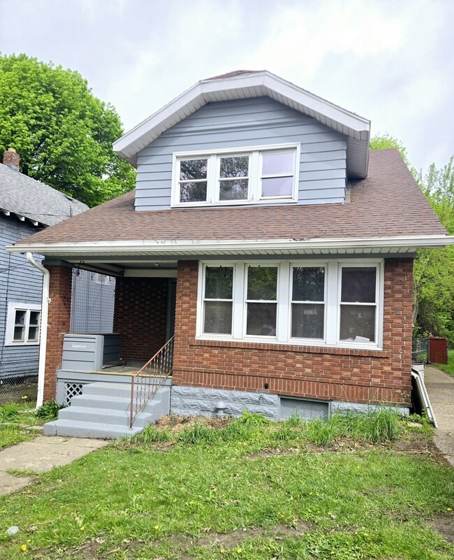 property at 18 W 29th St