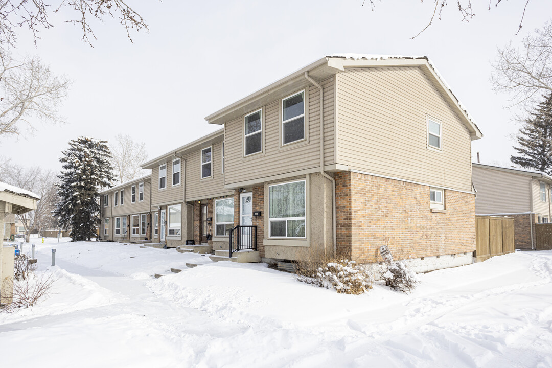 Queensland Village in Calgary, AB - Building Photo