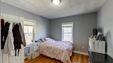 50 Derby St, Unit 3 in Somerville, MA - Foto de edificio - Building Photo