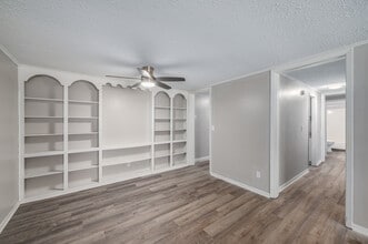 Andover Courtyard in Painesville, OH - Building Photo - Interior Photo