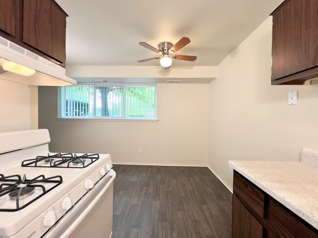 Park Hill Apartments in Wayne, MI - Foto de edificio - Building Photo