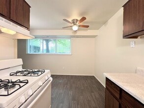 Park Hill Apartments in Wayne, MI - Foto de edificio - Building Photo