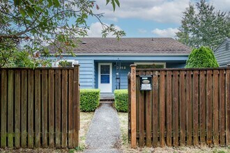 3448 34th Ave W-Unit -UX-SHA3450 in Seattle, WA - Building Photo - Building Photo