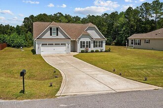 102 Captains Pointe in Sneads Ferry, NC - Building Photo - Building Photo