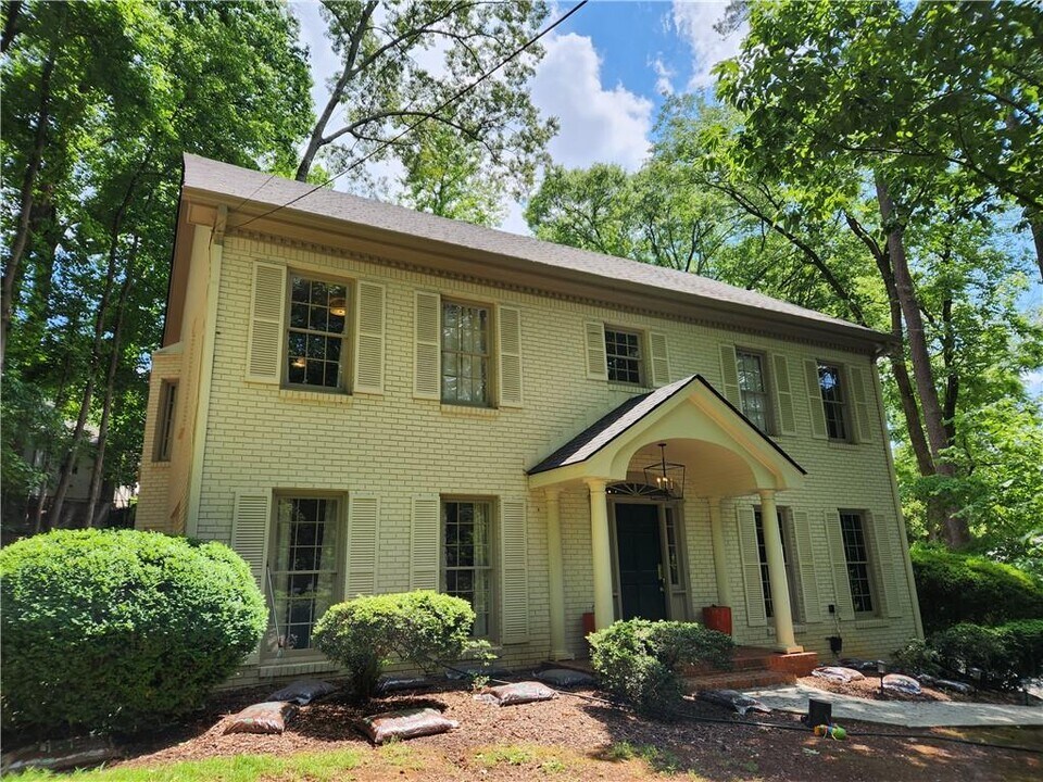 943 Barton Woods Rd NE in Atlanta, GA - Building Photo