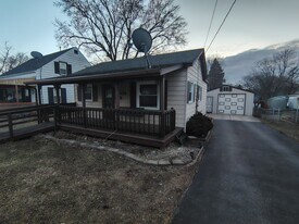 242 S Adams St in South Beloit, IL - Building Photo