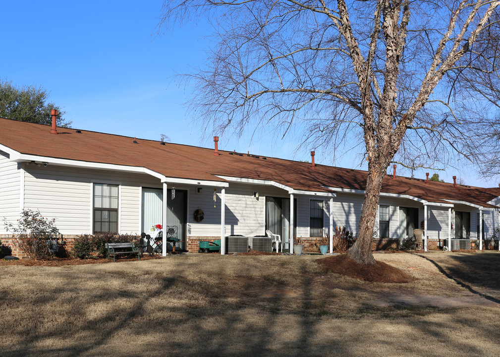 Calvary Community Retirement Center in Columbus, GA - Foto de edificio