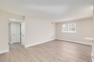 Pine Manor Apartments in Philadelphia, PA - Building Photo - Interior Photo