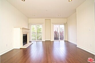 1212 McClellan Dr-Unit -103 in Los Angeles, CA - Building Photo - Building Photo