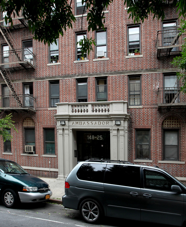 Ambassador Apartments in Jamaica, NY - Foto de edificio - Building Photo