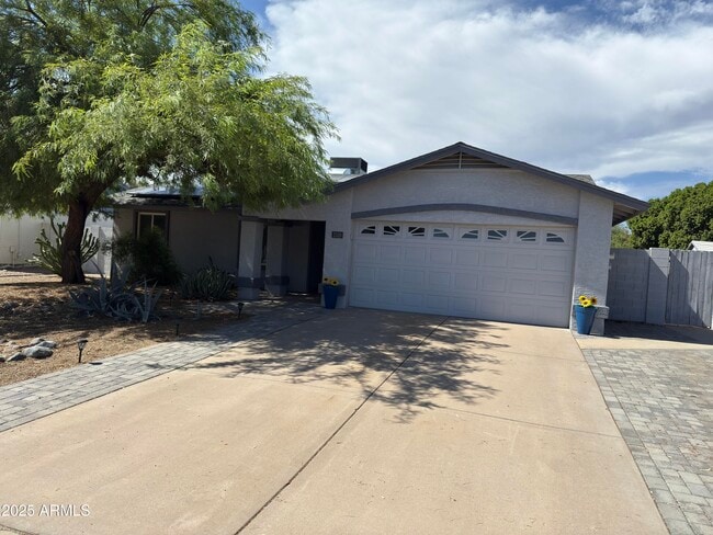 property at 2520 W Surrey Ave