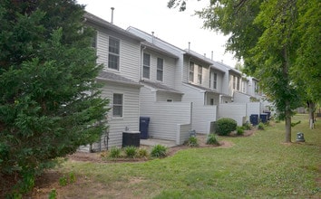 Andrew Alan Court Apartments in Roanoke, VA - Building Photo - Building Photo