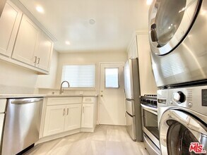 1037 S Shenandoah St-Unit -2 in Los Angeles, CA - Building Photo - Building Photo
