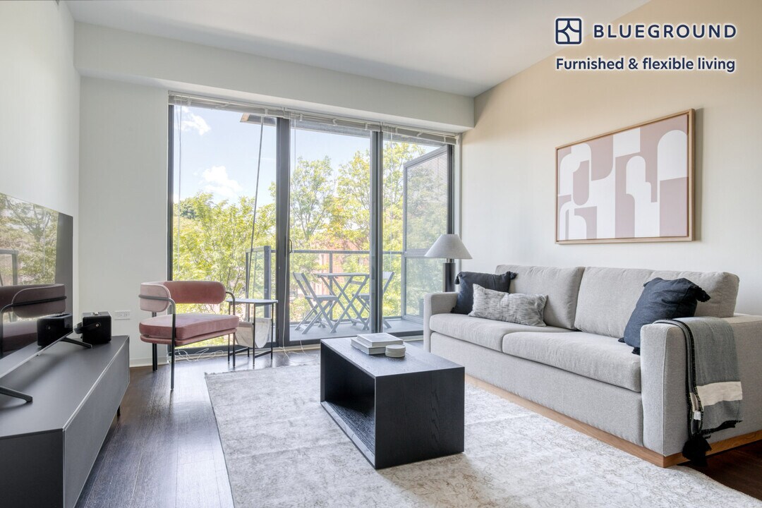 1717 Ridge Ave-Unit -FL3-ID702 in Evanston, IL - Foto de edificio