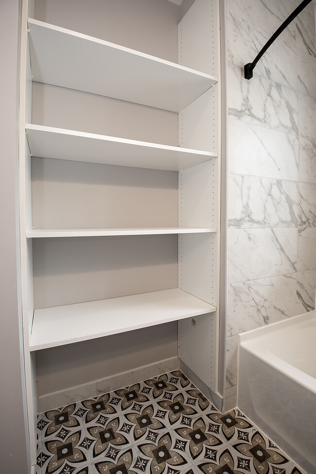 2235 N Kimball Ave, Unit 1st Floor in Chicago, IL - Building Photo - Building Photo