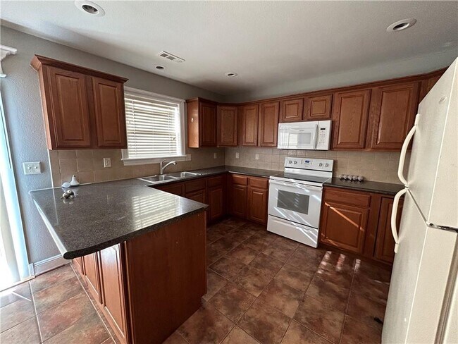 833 Baker St NW photo'