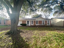 2641 Arlington Ln in Lancaster, TX - Building Photo