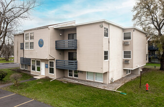 Breckenridge Apartments in Liverpool, NY - Building Photo - Building Photo