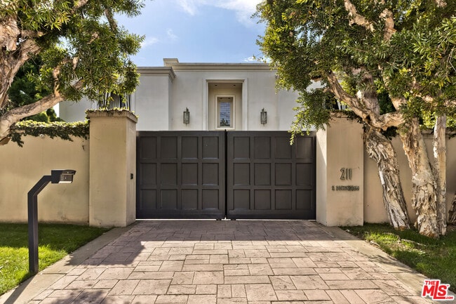 211 S Rockingham Ave in Los Angeles, CA - Building Photo - Building Photo