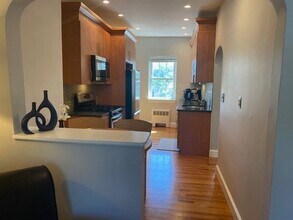 116 Floral St in Newton, MA - Building Photo - Building Photo