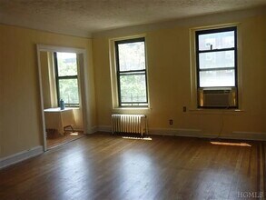 100 Pelham Rd in New Rochelle, NY - Building Photo - Building Photo