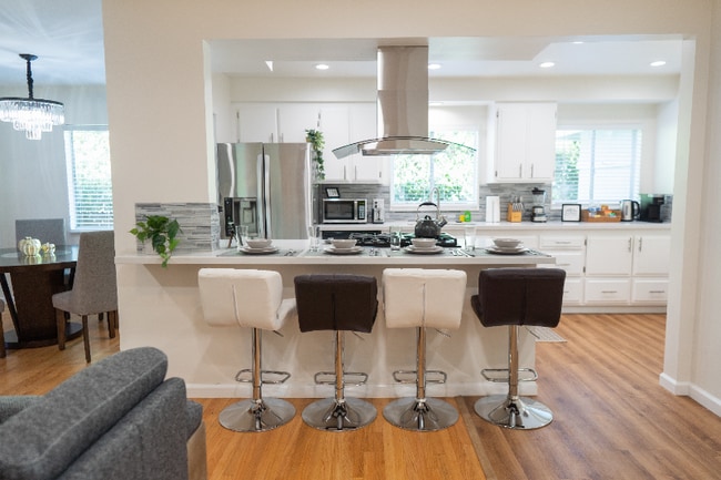 property at 1406 W Roberta Ave