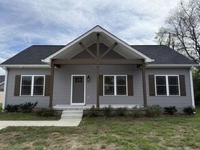 1009 W Main St in Portland, TN - Building Photo - Building Photo