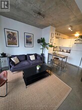 285 Mutual St in Toronto, ON - Building Photo - Building Photo