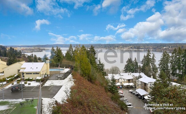 1750 W Sunn Fjord Ln in Bremerton, WA - Building Photo - Building Photo