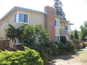 448 Dover Way in Campbell, CA - Foto de edificio - Building Photo