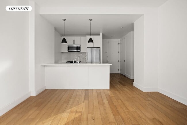 2721 44th Dr in Queens, NY - Building Photo - Building Photo