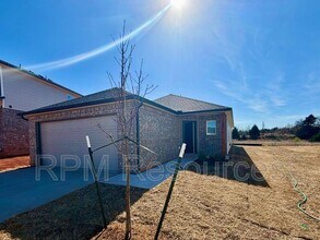 10401 Little Blue Ln in Oklahoma City, OK - Building Photo - Building Photo