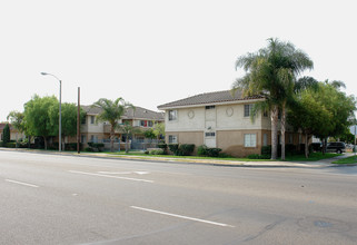 875 N Olive St in Orange, CA - Building Photo - Building Photo