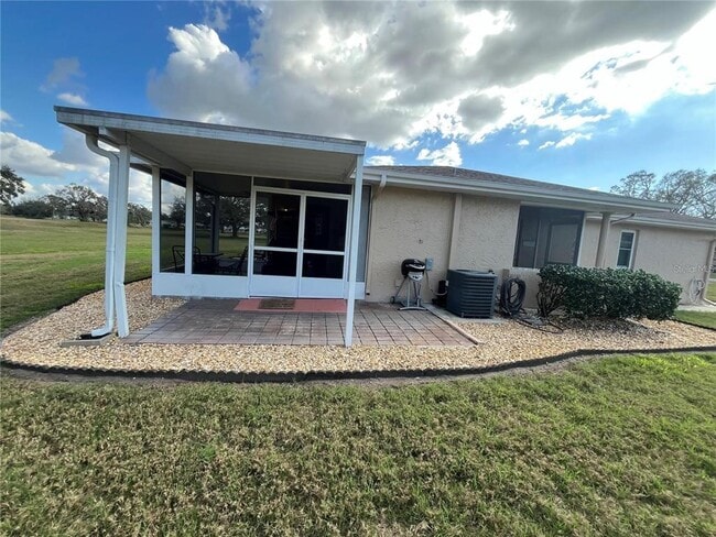 1907 Canterbury Ln in Sun City Center, FL - Building Photo - Building Photo