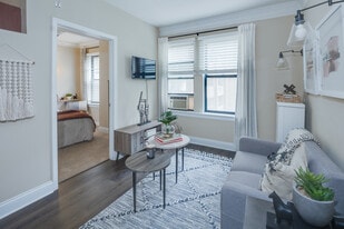 The Flamingo Apartments in Chicago, IL - Building Photo