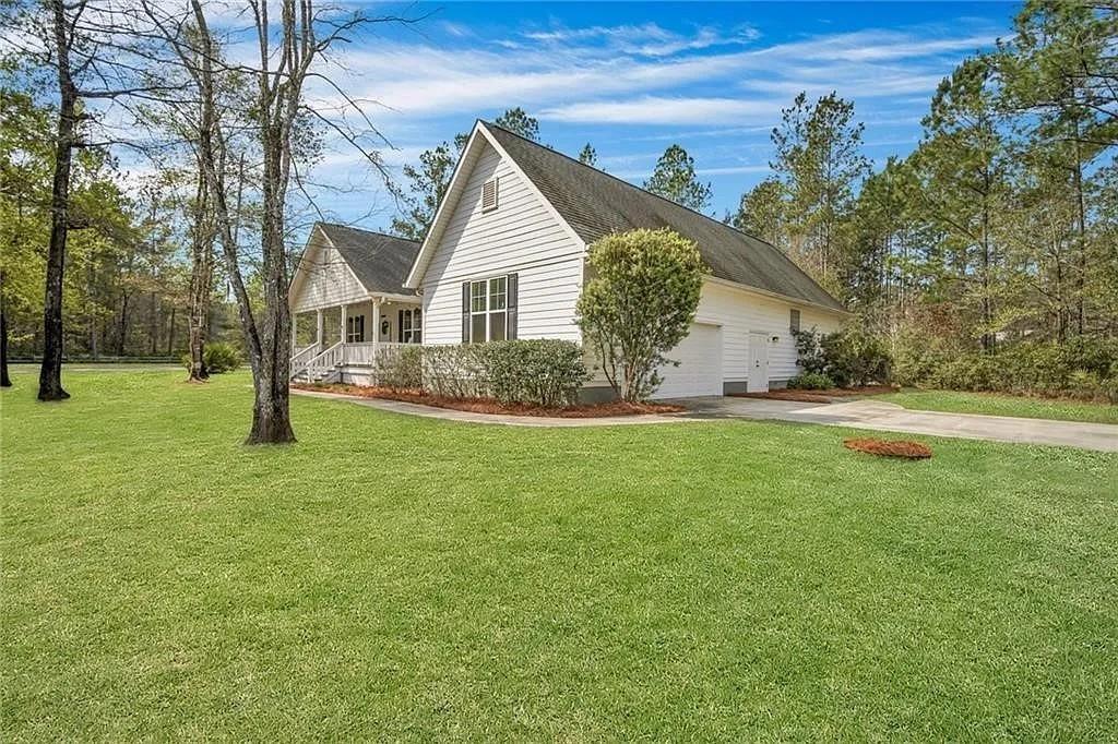 11 Serenity Ct in Brunswick, GA - Building Photo