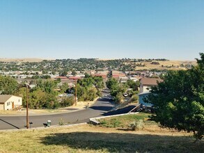 912 S Main St in Pendleton, OR - Building Photo - Building Photo