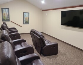 Highfield Apartments in Hutchinson, MN - Building Photo - Building Photo