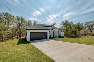 121 Diamond Head Dr in Bastrop, TX - Building Photo - Building Photo