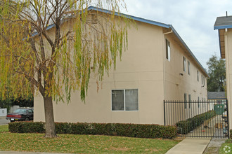 2753-A-2753-J Lanning Ave in Redding, CA - Building Photo - Building Photo