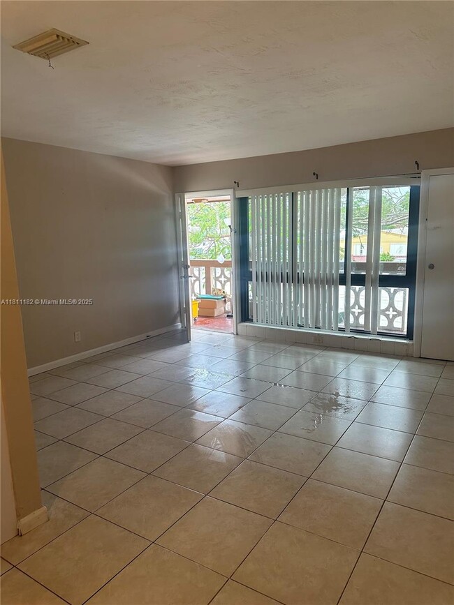 5910 NE 18th Ave in Fort Lauderdale, FL - Building Photo - Building Photo