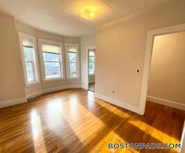 122 Buttonwood St in Boston, MA - Foto de edificio - Building Photo