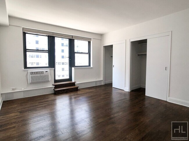 EAST 69 STREET in New York, NY - Foto de edificio - Building Photo