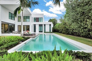 641 Starboard Dr in Naples, FL - Building Photo