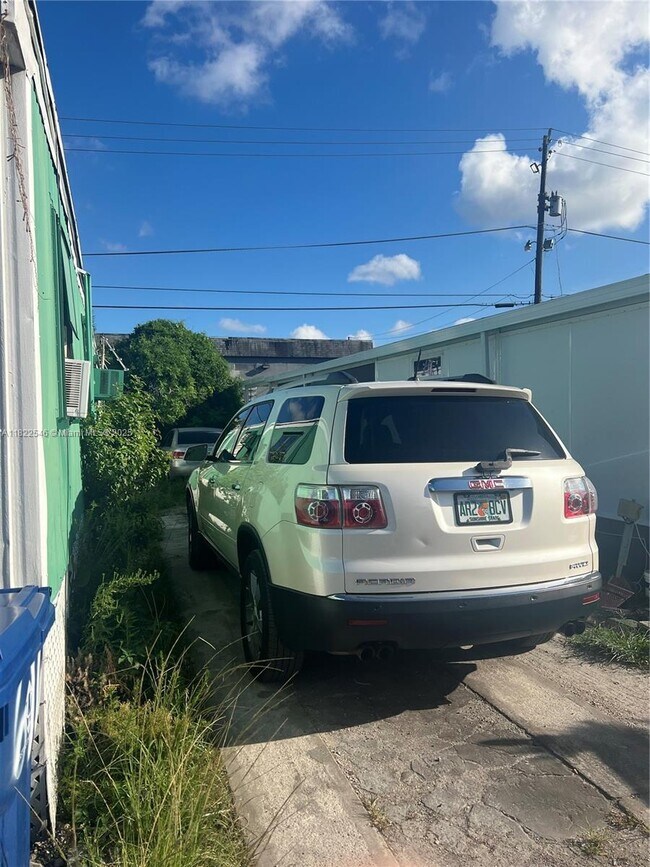 3520 NW 79th St in Miami, FL - Building Photo - Building Photo