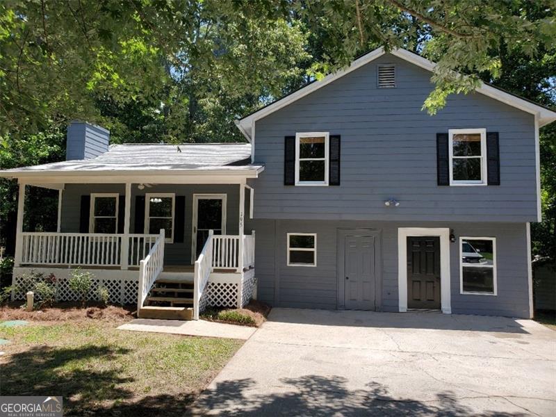 195 Baggett Cir in Dallas, GA - Foto de edificio