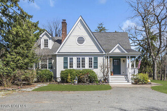 27 Forrest Ave in Rumson, NJ - Foto de edificio - Building Photo