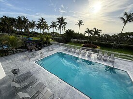 4301 Collins Ave in Miami, FL - Building Photo