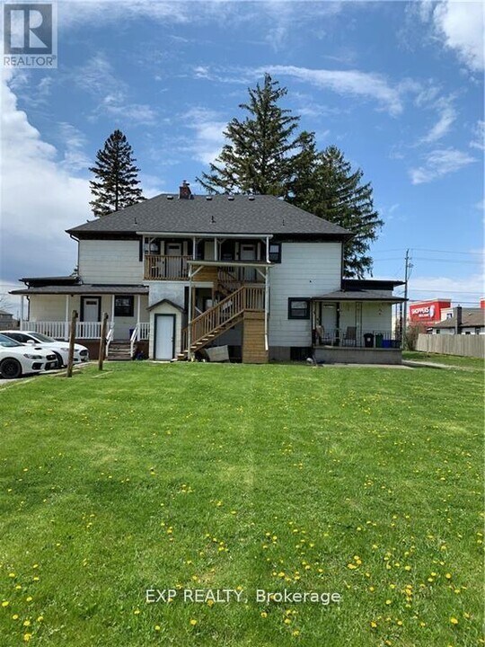 5108 Montrose Rd in Niagara Falls, ON - Building Photo